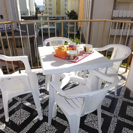 In 36877 Apartment *
