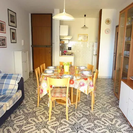 In 36877 Apartment *