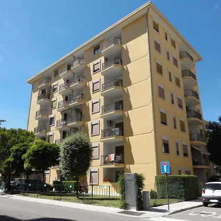 Apartment In 36877